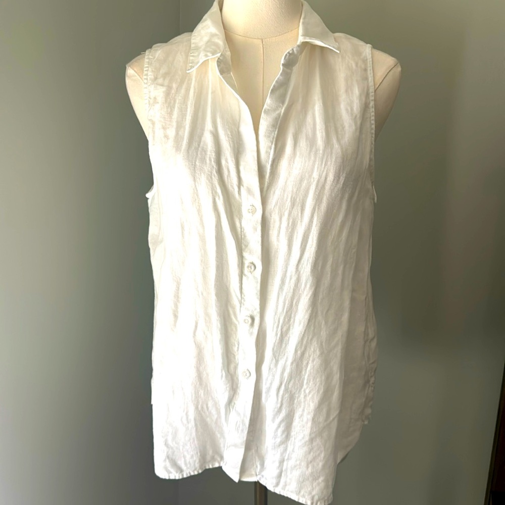 Cloth and Stone sleeveless white shirt